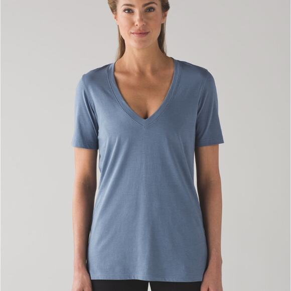 Lululemon Love Tee V Shirt Blue Denim Women's Size 6 - Picture 1 of 3